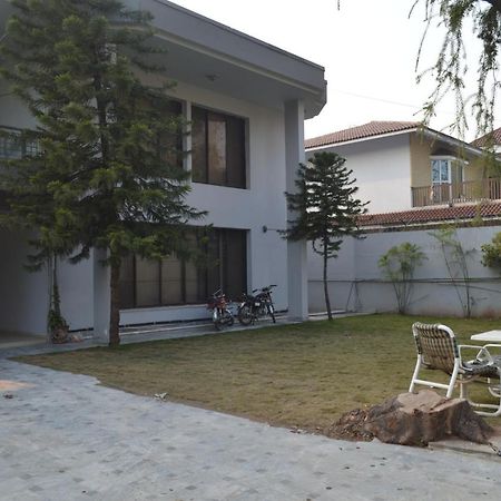 Royal Manor F-10 Bed & Breakfast Islamabad Eksteriør bilde